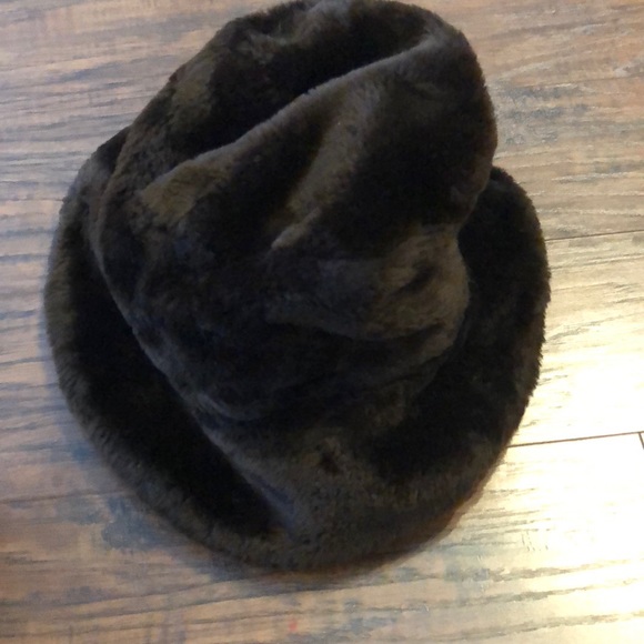 EUC JCrew faux fur hat - Picture 2 of 3
